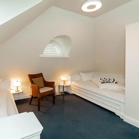 Hues De Kloewen 1 Stock